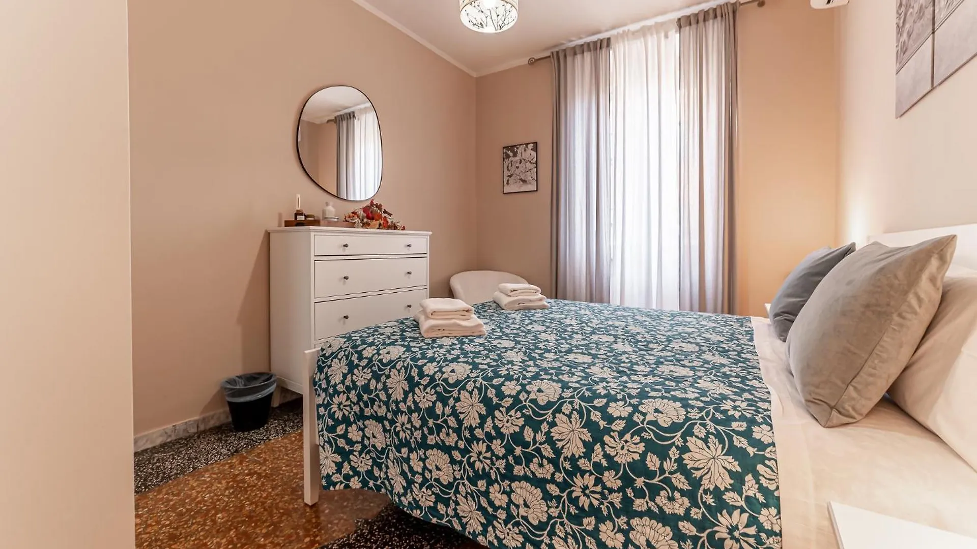 Apartment In Tuscolana Train Station & Metro A Rome